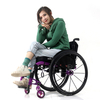 Sedia a rotelle attiva portatile leggera piegata manuale in lega di magnesio per disabili