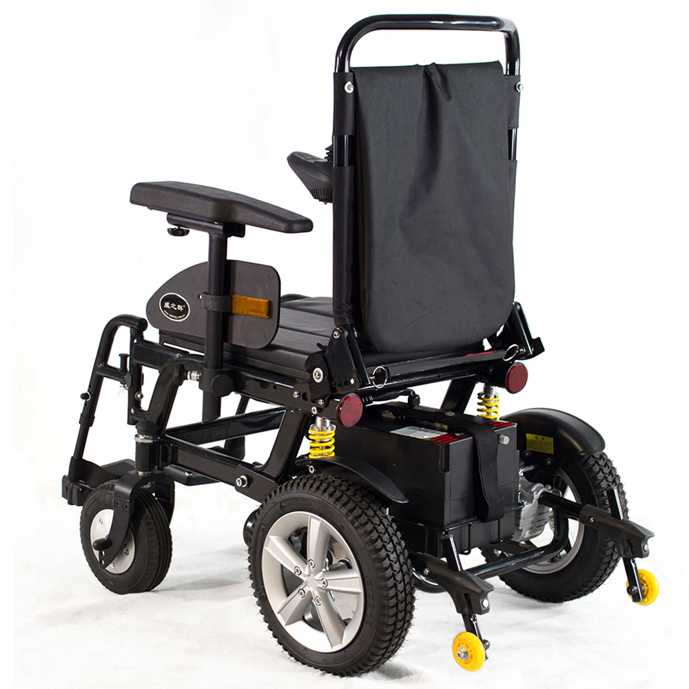 sedia a rotelle elettrica per disabili in gita con batteria al piombo